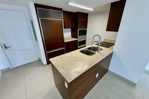 Copropriété à vendre à Miami, Floride: 2 chambres, 88.54 m2 № 1175938 - photo 2