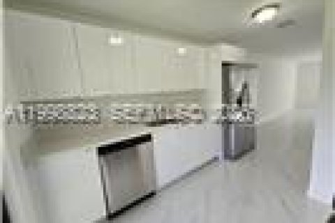 House in Homestead, Florida 3 bedrooms, 120.77 sq.m. № 2067779 - photo 3