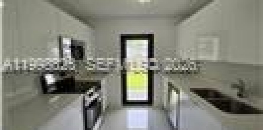 House in Homestead, Florida 3 bedrooms, 120.77 sq.m. № 2067779