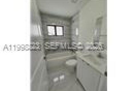 House in Homestead, Florida 3 bedrooms, 120.77 sq.m. № 2067779 - photo 7