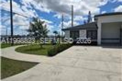 House in Homestead, Florida 3 bedrooms, 120.77 sq.m. № 2067779 - photo 10