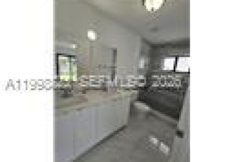 House in Homestead, Florida 3 bedrooms, 120.77 sq.m. № 2067779 - photo 9