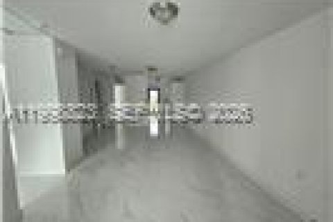 House in Homestead, Florida 3 bedrooms, 120.77 sq.m. № 2067779 - photo 13
