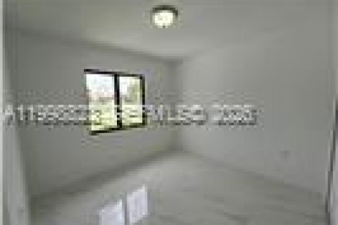 House in Homestead, Florida 3 bedrooms, 120.77 sq.m. № 2067779 - photo 15