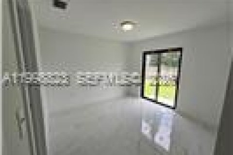 House in Homestead, Florida 3 bedrooms, 120.77 sq.m. № 2067779 - photo 16