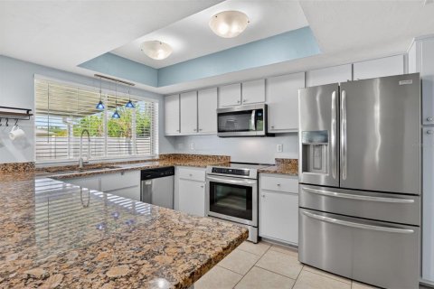 House in Cape Coral, Florida 3 bedrooms, 191.19 sq.m. № 2114316 - photo 12