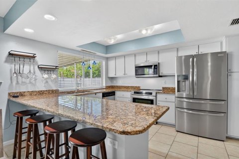 House in Cape Coral, Florida 3 bedrooms, 191.19 sq.m. № 2114316 - photo 11