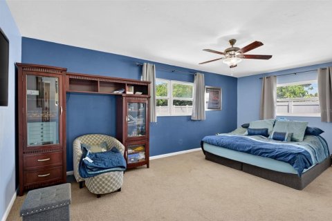 House in Cape Coral, Florida 3 bedrooms, 191.19 sq.m. № 2114316 - photo 16