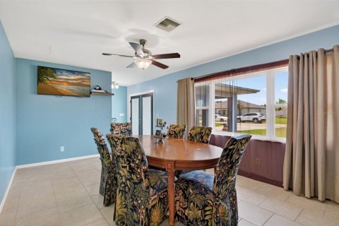 House in Cape Coral, Florida 3 bedrooms, 191.19 sq.m. № 2114316 - photo 4