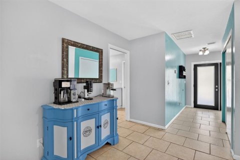 House in Cape Coral, Florida 3 bedrooms, 191.19 sq.m. № 2114316 - photo 3