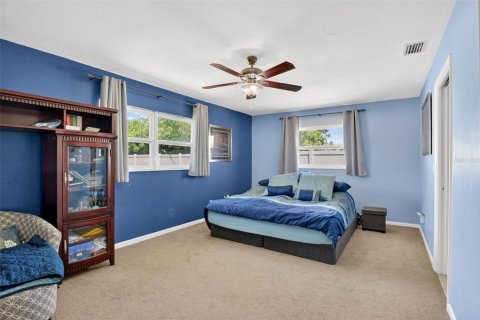 House in Cape Coral, Florida 3 bedrooms, 191.19 sq.m. № 2114316 - photo 17