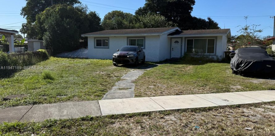 House in Fort Lauderdale, Florida 3 bedrooms, 103.68 sq.m. № 2004112