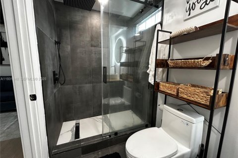 Снять в аренду квартиру в Форт-Лодердейл, Флорида 1 спальня, 169.45м2, № 1989969 - фото 13