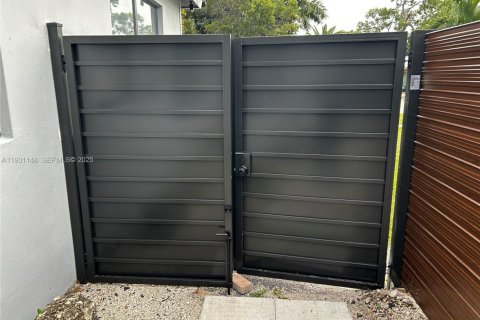 Снять в аренду квартиру в Форт-Лодердейл, Флорида 1 спальня, 169.45м2, № 1989969 - фото 24