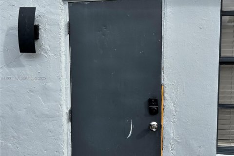 Снять в аренду квартиру в Форт-Лодердейл, Флорида 1 спальня, 169.45м2, № 1989969 - фото 7