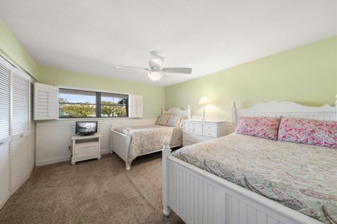 Condo in Saint Pete Beach, Florida, 2 bedrooms № 2196860 - photo 25