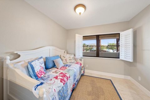 Condo in Saint Pete Beach, Florida, 2 bedrooms № 2196860 - photo 28
