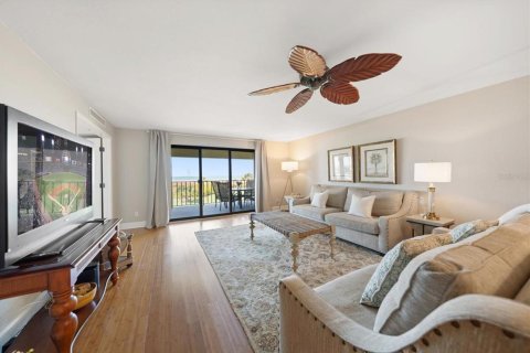 Condo in Saint Pete Beach, Florida, 2 bedrooms № 2196860 - photo 23