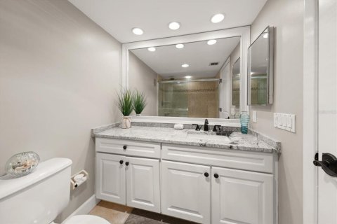 Condo in Saint Pete Beach, Florida, 2 bedrooms № 2196860 - photo 20