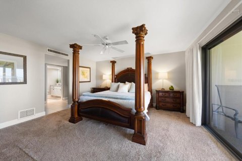 Condo in Saint Pete Beach, Florida, 2 bedrooms № 2196860 - photo 17