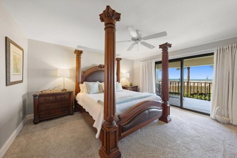 Condo in Saint Pete Beach, Florida, 2 bedrooms № 2196860 - photo 18