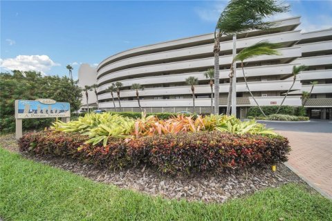 Condo in Saint Pete Beach, Florida, 2 bedrooms № 2196860