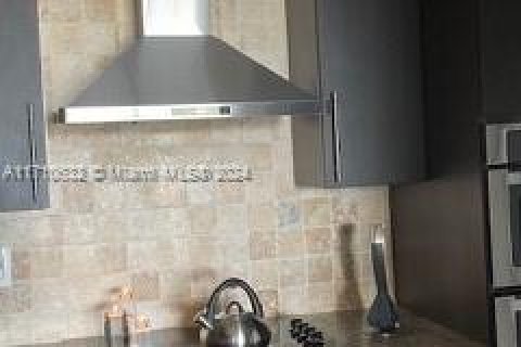 Condo in Hialeah, Florida, 2 bedrooms  № 1694354 - photo 7