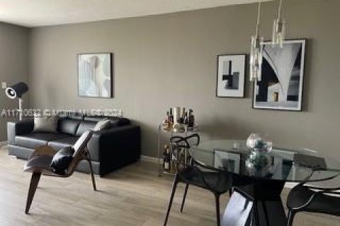Condo in Hialeah, Florida, 2 bedrooms  № 1694354 - photo 5