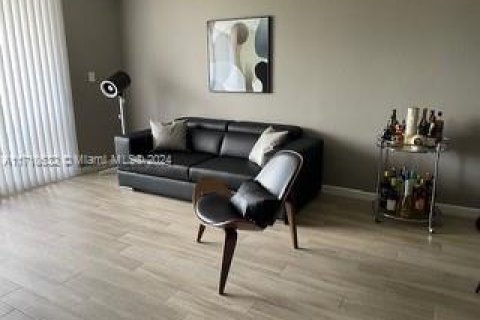 Condo in Hialeah, Florida, 2 bedrooms  № 1694354 - photo 2