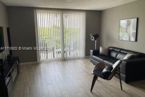 Condo in Hialeah, Florida, 2 bedrooms  № 1694354 - photo 3