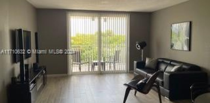 Condo in Hialeah, Florida, 2 bedrooms  № 1694354