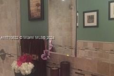 Condo in Hialeah, Florida, 2 bedrooms  № 1694354 - photo 8