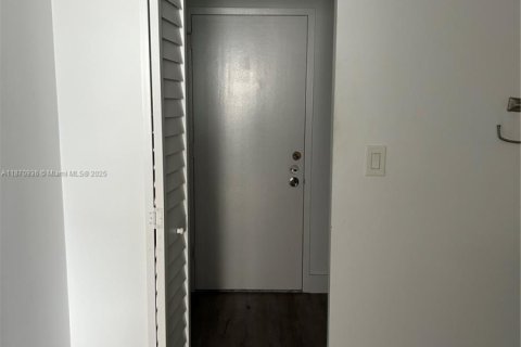 Condo in Lauderhill, Florida, 2 bedrooms № 2060191 - photo 24