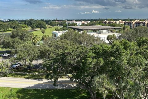 Condo in Lauderhill, Florida, 2 bedrooms № 2060191 - photo 9