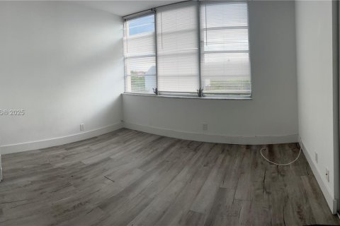 Condo in Lauderhill, Florida, 2 bedrooms № 2060191 - photo 21