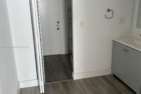 Condo in Lauderhill, Florida, 2 bedrooms № 2060191 - photo 25