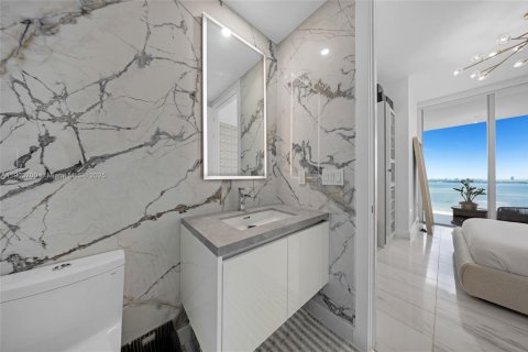 Купить кондоминиум в Майами, Флорида 3 спальни, 198.9м2, № 1965862 - фото 30