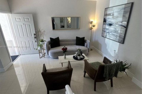 Купить таунхаус в Мирамар, Флорида 3 спальни, 134.71м2, № 2079125 - фото 23
