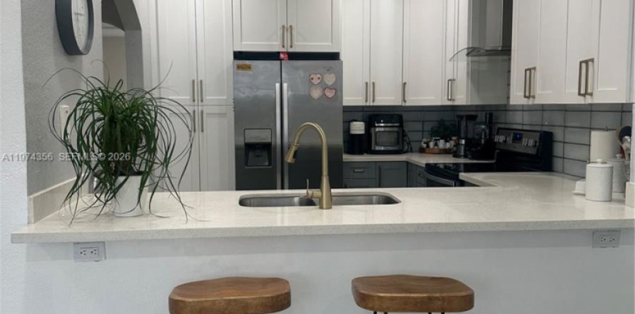 Таунхаус в Мирамар, Флорида 3 спальни, 134.71м2 № 2079125