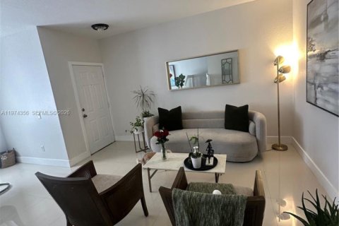 Купить таунхаус в Мирамар, Флорида 3 спальни, 134.71м2, № 2079125 - фото 27