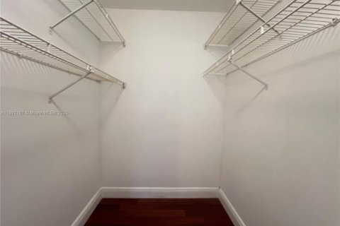 Condominio en alquiler en Miami, Florida, 2 dormitorios, 82.78 m2 № 1944179 - foto 22