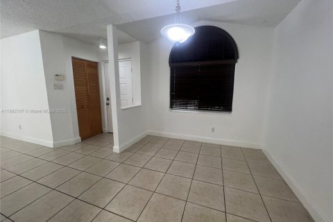 Condominio en alquiler en Miami, Florida, 2 dormitorios, 82.78 m2 № 1944179 - foto 8