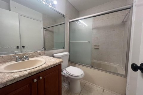 Condominio en alquiler en Miami, Florida, 2 dormitorios, 82.78 m2 № 1944179 - foto 23