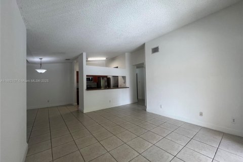 Condominio en alquiler en Miami, Florida, 2 dormitorios, 82.78 m2 № 1944179 - foto 11