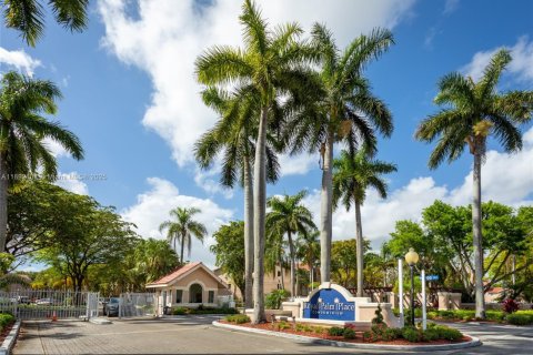 Condominio en alquiler en Miami, Florida, 2 dormitorios, 82.78 m2 № 1944179 - foto 1