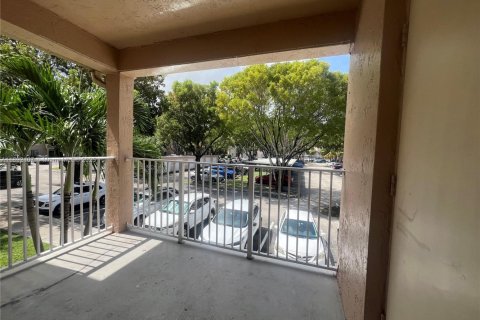 Condominio en alquiler en Miami, Florida, 2 dormitorios, 82.78 m2 № 1944179 - foto 18