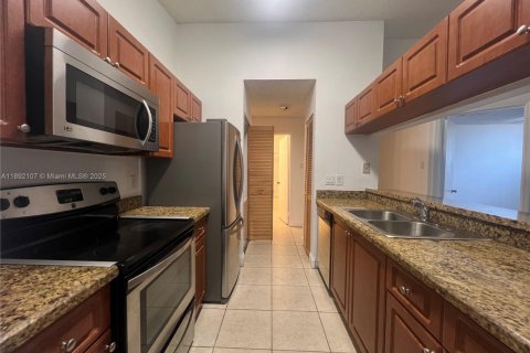 Condominio en alquiler en Miami, Florida, 2 dormitorios, 82.78 m2 № 1944179 - foto 13
