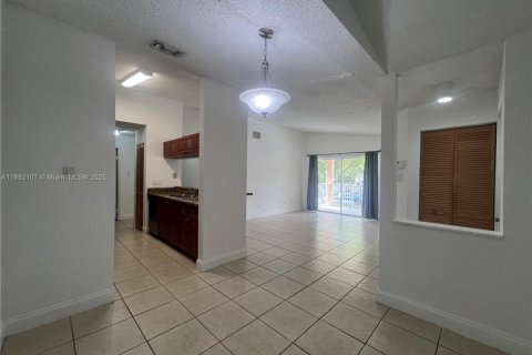 Condominio en alquiler en Miami, Florida, 2 dormitorios, 82.78 m2 № 1944179 - foto 12