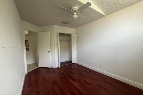 Condominio en alquiler en Miami, Florida, 2 dormitorios, 82.78 m2 № 1944179 - foto 26