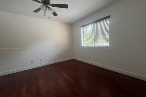 Condominio en alquiler en Miami, Florida, 2 dormitorios, 82.78 m2 № 1944179 - foto 20